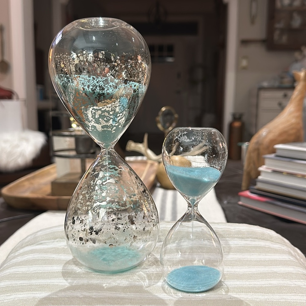 Pier 1 Imports Vintage Hourglass Set w/Aqua Sand & Silver Tone Accents, Like New - Picture 13 of 16